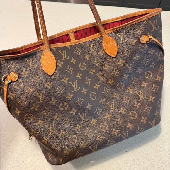 Louis Vuitton Neverfull MM Monogram Red Interior! - Picture 2 of 15